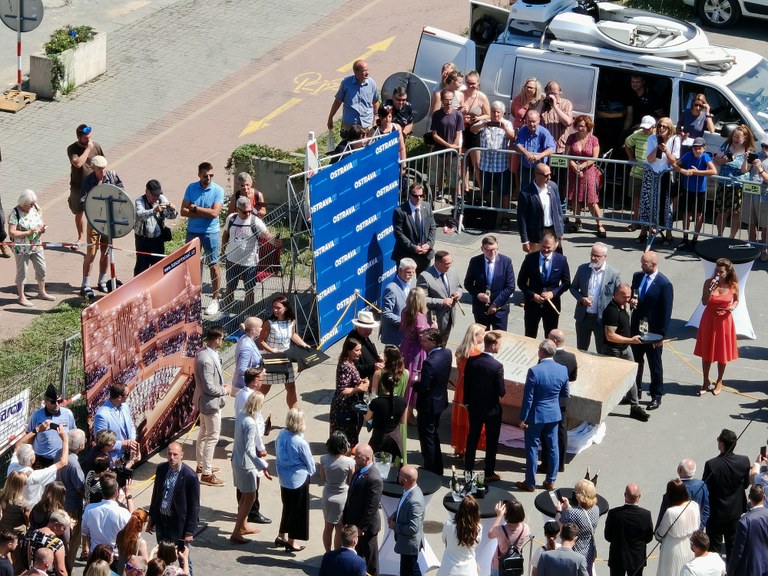 Slavnost k příležitosti poklepu na základní kámen nového sálu v Ostravě