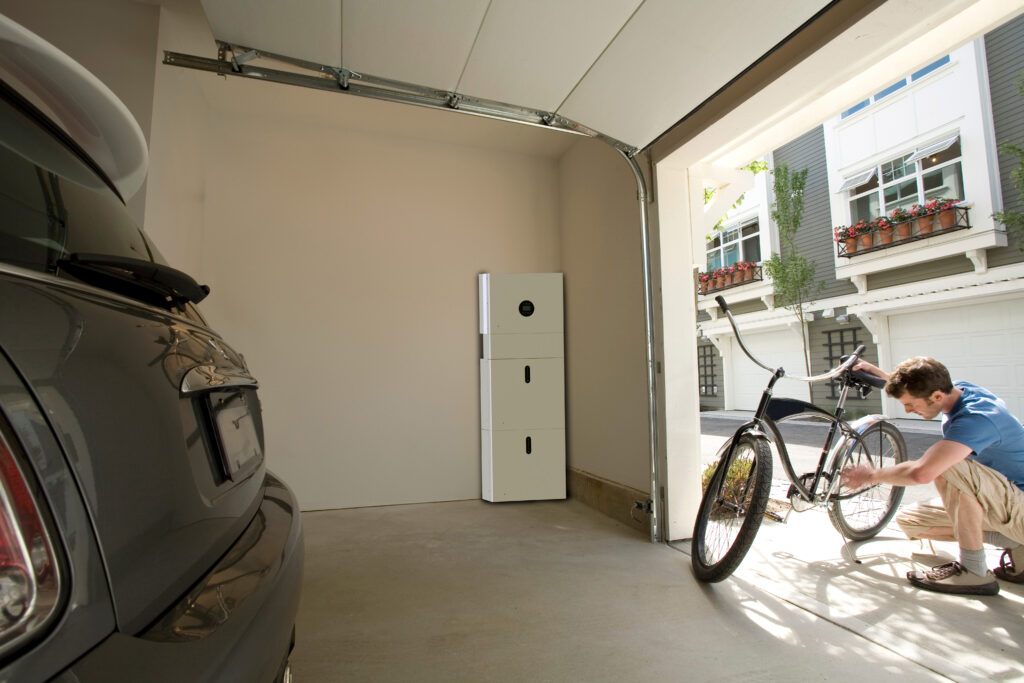 eaton-xstorage-hybrid-family-garage