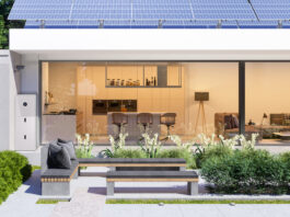 eaton-xstorage-hybrid-modern-house-with-solar-panels