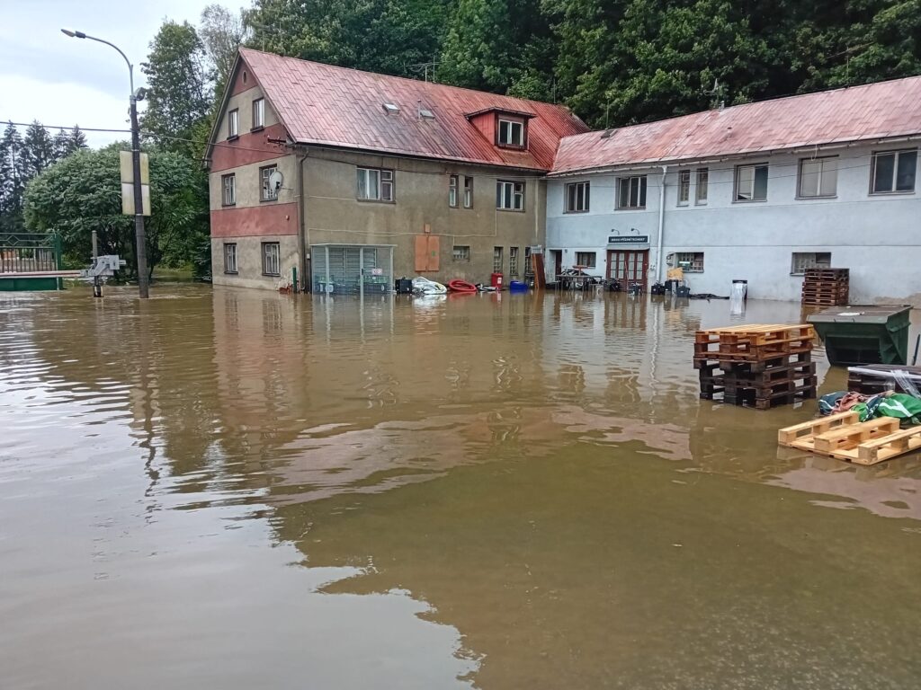 Závod v Hanušovicích povodně