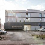 Exteriér nové budovy děkanátu