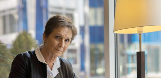 Valerie Mulvin, renomovaná irská architektka a předsedkyně mezinárodní poroty soutěže na nový stadion v Ostravě, hovoří o významu architektury pro společenský rozvoj a důležitosti strategických investic do veřejného prostoru.