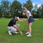 Golfový trenér Gonzalo Sanchez během výuky na driving range v Prosper Golf Resort Čeladná
