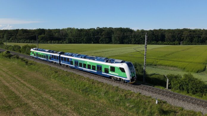 Inovativní bateriový RegioPanter od Škoda Group představuje ekologickou alternativu pro regionální dopravu na neelektrifikovaných tratích. K vidění bude na Rail Business Days 2025.