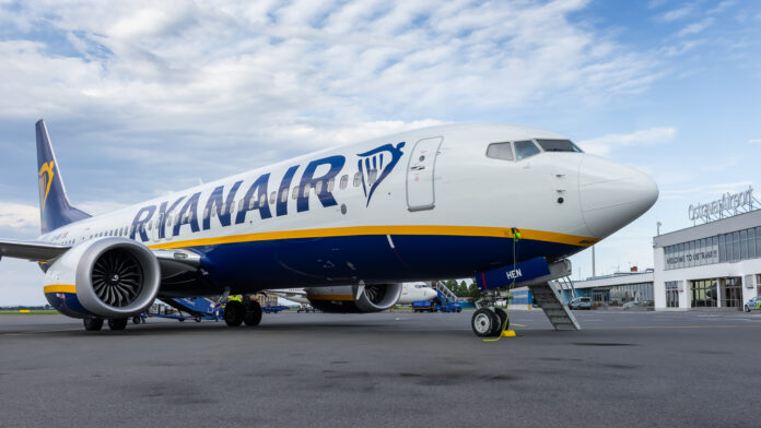 Letadlo Ryanair připravené ke startu.