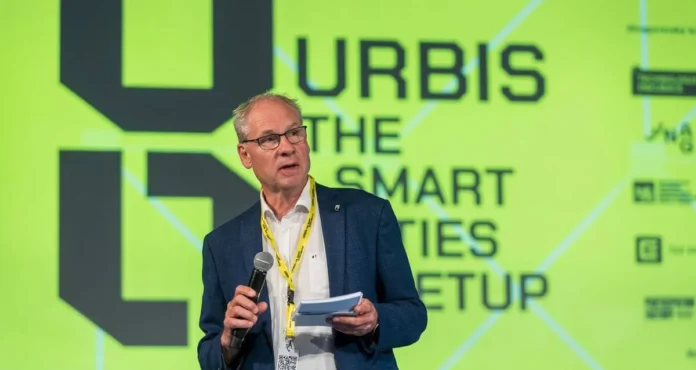 Diskuze o chytrých městech a mezigenerační spolupráci na URBIS 2025 v Brně