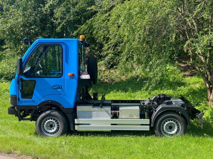 Plně elektrické vozidlo MULTI ZEBRA 4x4 připravené k premiéře na veletrhu DEMOPARK 2025.