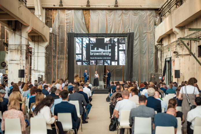 Konference Brownfieldy 2025 ve Zbrojovce Brno – odborníci diskutují budoucnost regenerace území a rozvoj podnikání na brownfieldech.