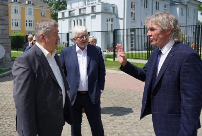 Setkání podnikatelů Česka, Polska a Slovenska v zahradách Generálního konzulátu PR v Ostravě, 5. června 2025