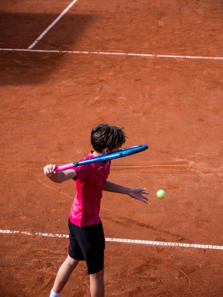 Ridera Sport, tenis, mladí žáci hrají tenis