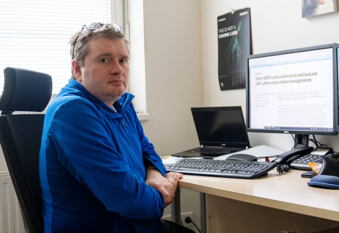 Profesor Vjačeslav Jurčenko z Ostravské univerzity vede výzkum virů a parazitů v nové virologické laboratoři LERCO v Ostravě.