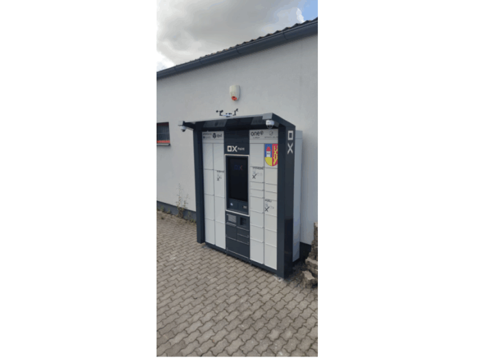 Obecní superbox OX Point ve Všeradicích – zásilkový box s meteostanicí, nabíječkou a hotspotem
