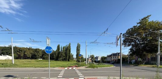 Nová cyklostezka v Ostravě propojující městské části s bezpečnými a pohodlnými trasami pro cyklisty.
