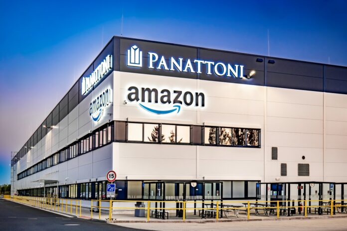 Moderní průmyslová hala Panattoni Park s logistickým centrem Amazon v Česku – příklad úspěšných developerských projektů s vysokou návratností.