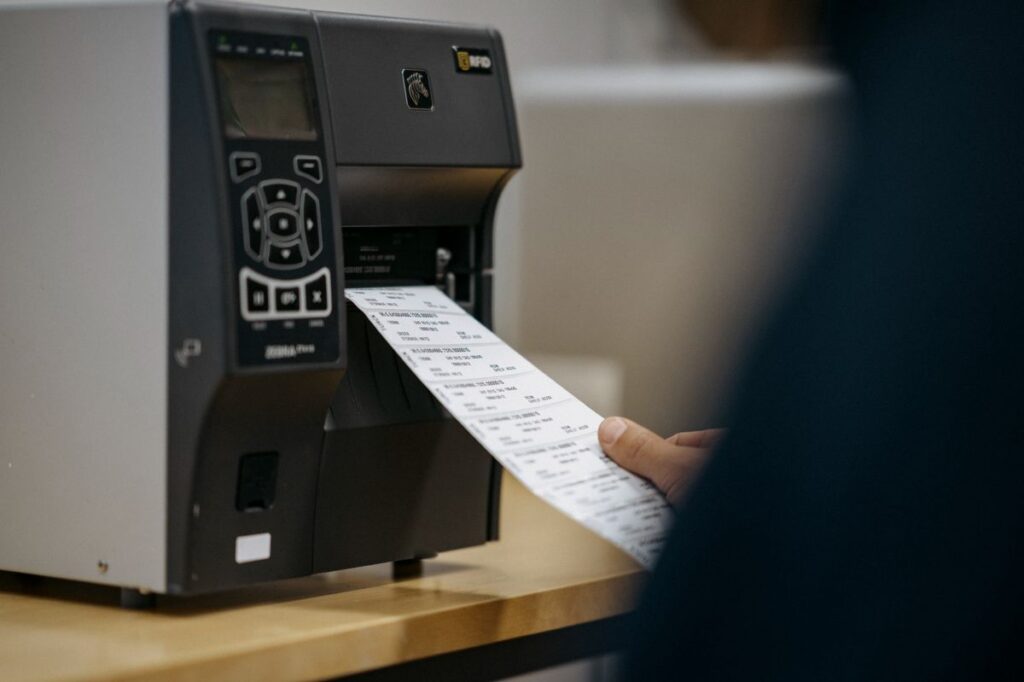 RFID tisk - klíčem k funkčnímu RFID systému jsou tagy, které se často kódují a tisknou pomocí průmyslových tiskáren