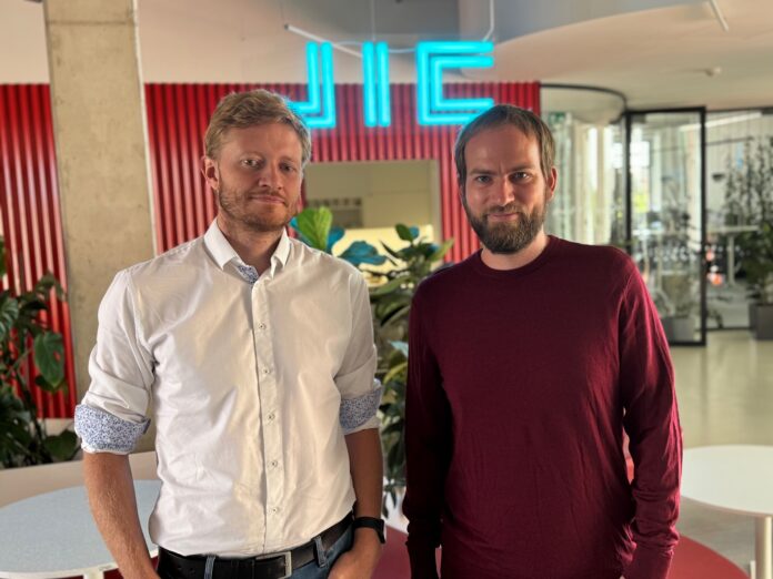 Na společné fotografii zleva: Jan Mayer, Jindřich Weiss, Martin Křivánek – tým JIC podporující startupy a scaleupy.