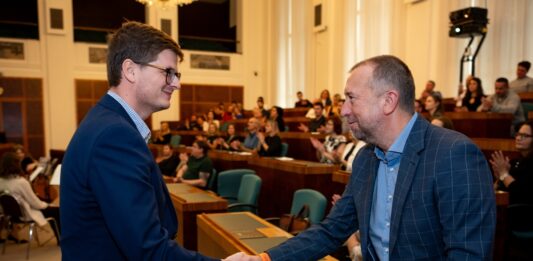 Podnikatelé a zástupci Nadačního fondu Veolia při předávání podpory v programu STARTér v Moravskoslezském kraji.