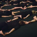 Choreografka Isabelle Schad a performeři v inscenaci Pieces and Elements na zahájení Bazaar Festivalu 2026 v Praze