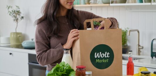 Nová zelená vizuální identita služby Wolt Market zdůrazňuje čerstvé potraviny, rychlé doručení a české výrobce