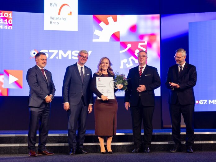 Denisa Materová, promet group, přebírá ocenění žena průmyslu 2026