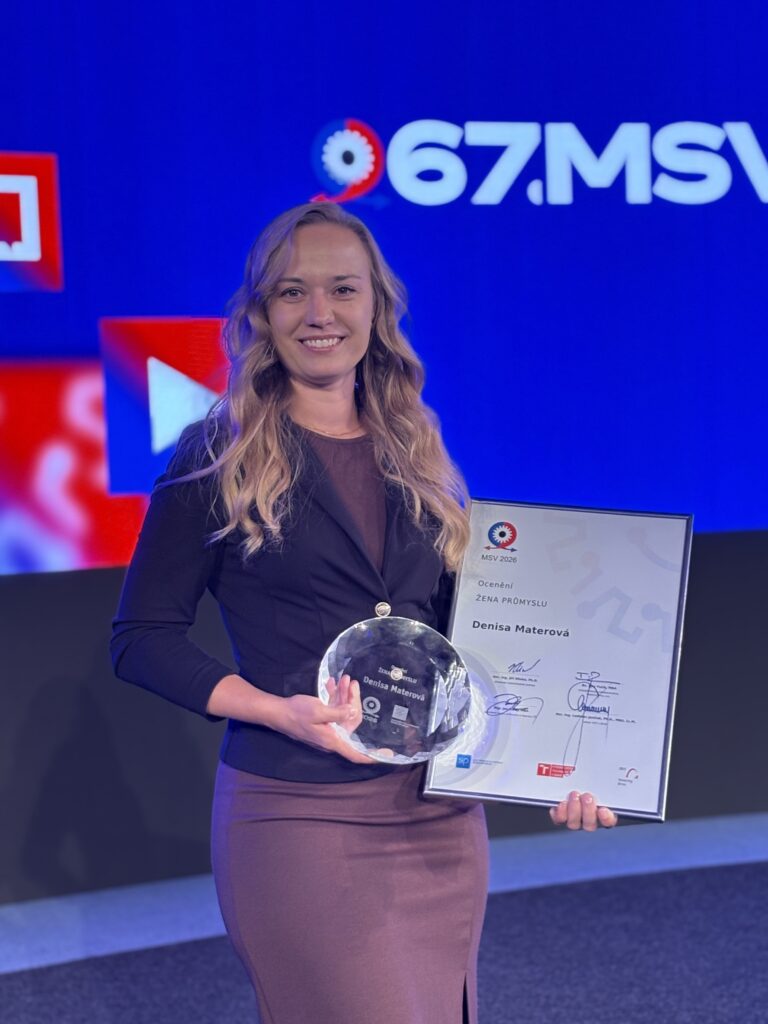 Denisa Materová, promet group, přebírá ocenění žena průmyslu 2026